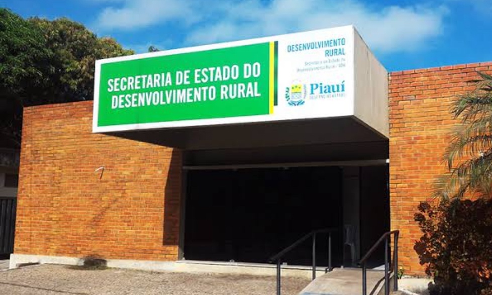 Que chuva que nada! A agronegócios paga vaquejada em Itaueira do Itaim