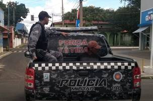 Suspeito foi detido enquanto tentava fugir em uma motocicleta (Foto: PM-PI)