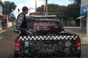 Suspeito foi detido enquanto tentava fugir em uma motocicleta (Foto: PM-PI)