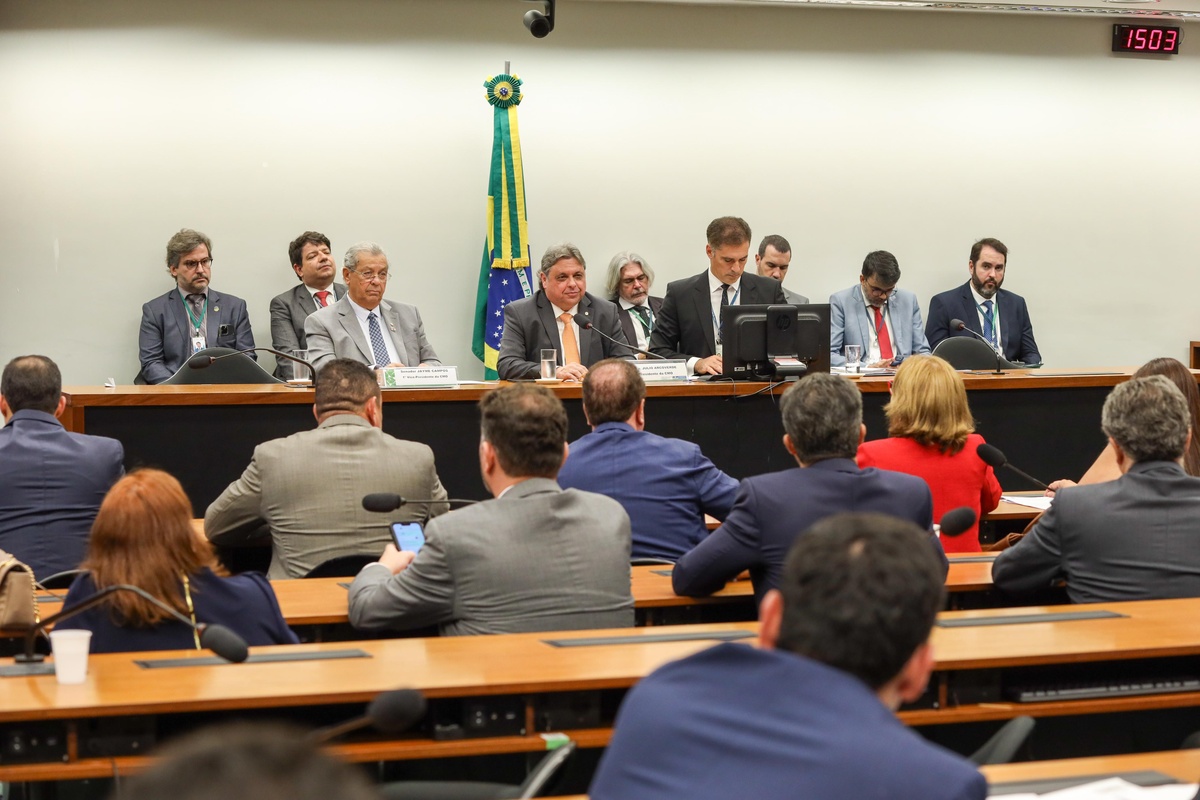 "A CMO garantirá que sua decisão seja entregue a tempo de ser incluída na pauta da reunião do Congresso, convocada para a manhã de quinta-feira" disse Júlio Arcoverde