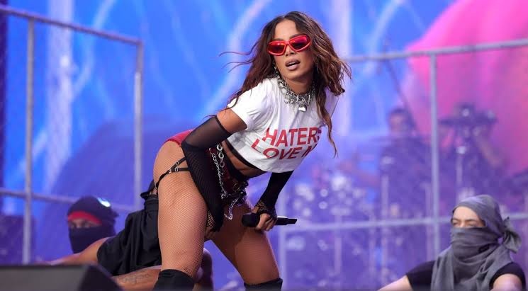 Anitta durante o festival Tecate Emblema 2024 na Cidade do México