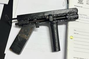 Arma de fogo de material caseiro apreendida (Foto: Divulgação/SSP-PI)