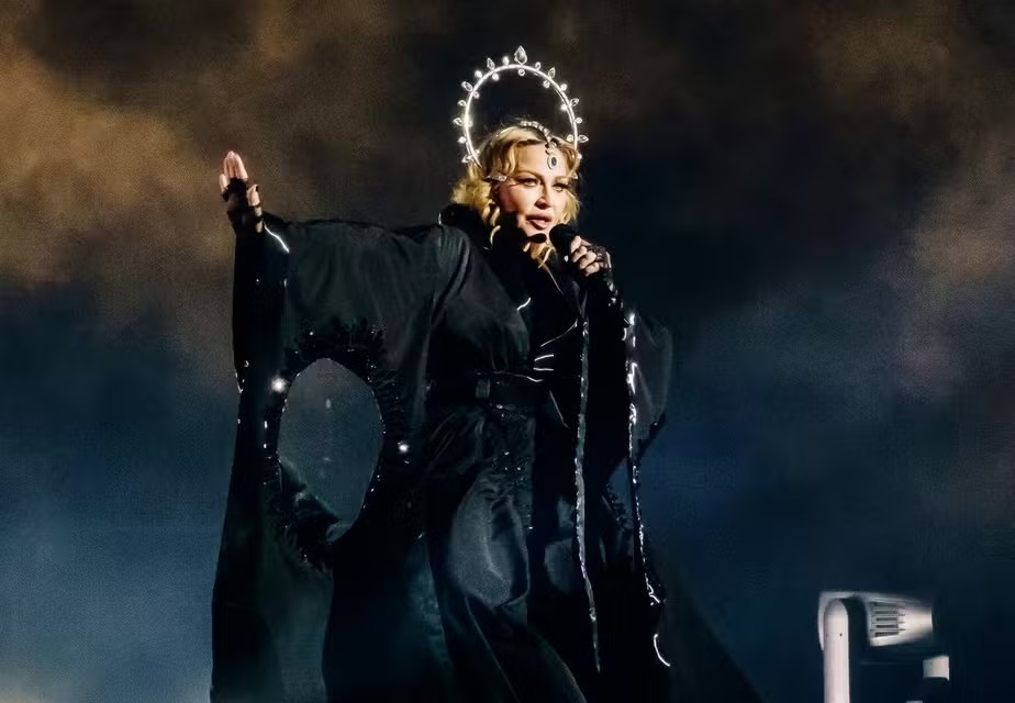 Madonna durante a “The Celebration Tour”