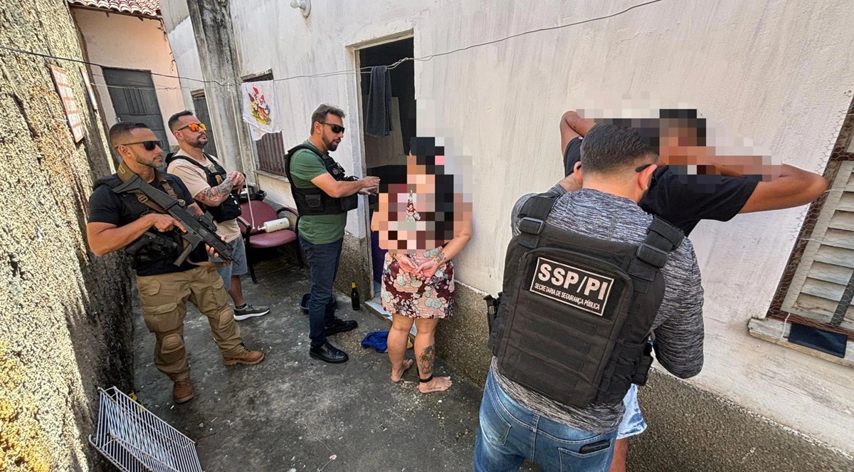 Mulher suspeita de tráfico de drogas e envolvimento com organização criminosa é presa em Teresina
