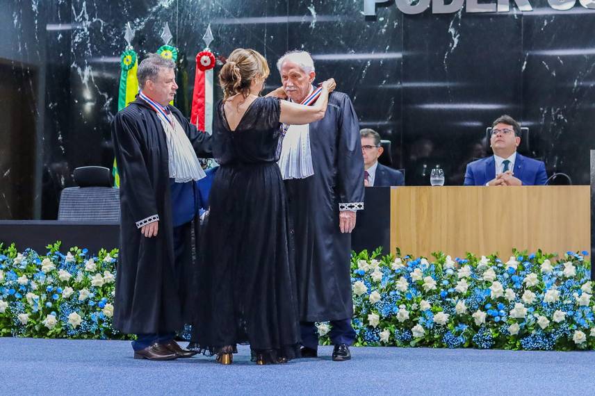 O desembargador recebeu o cargo por critério de antiguidade O desembargador recebeu o cargo por critério de antiguidade