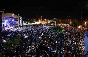 O evento reúne milhares de pessoas em Pedro II (Foto: Divulgação)