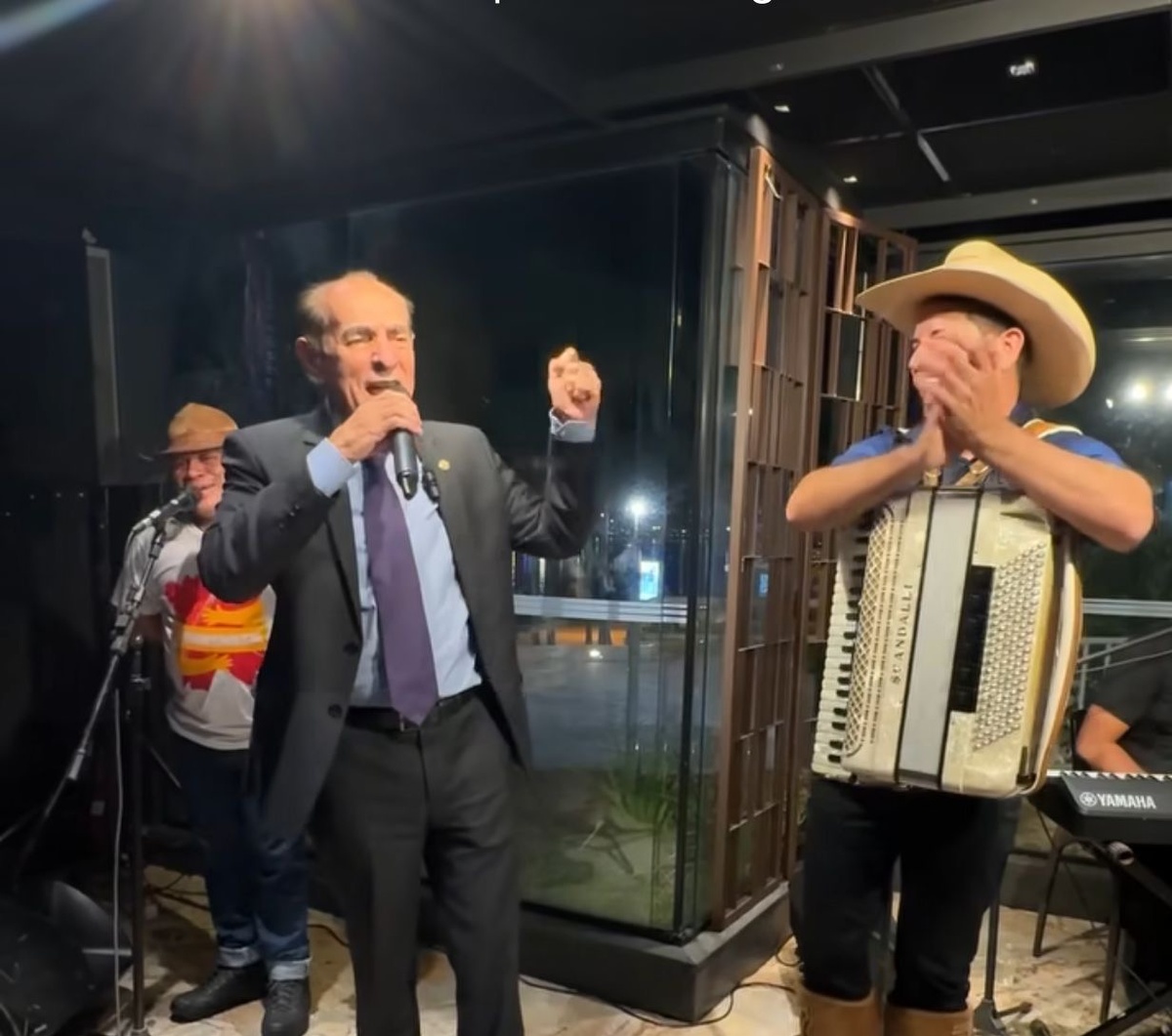 O senador e xenhenem: festa no Píer 21