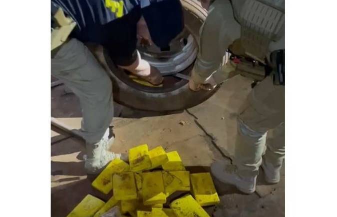 Homem é preso por transportar cocaína em carreta que levava doações para o RS