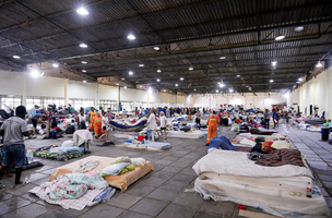 Os casos de xenofobia não têm sido isolados e é alertado para que aja uma agravamento enquanto os abrigos continuarem improvisados. (Foto: Reprodução/Pedro Piegas/PMPA)