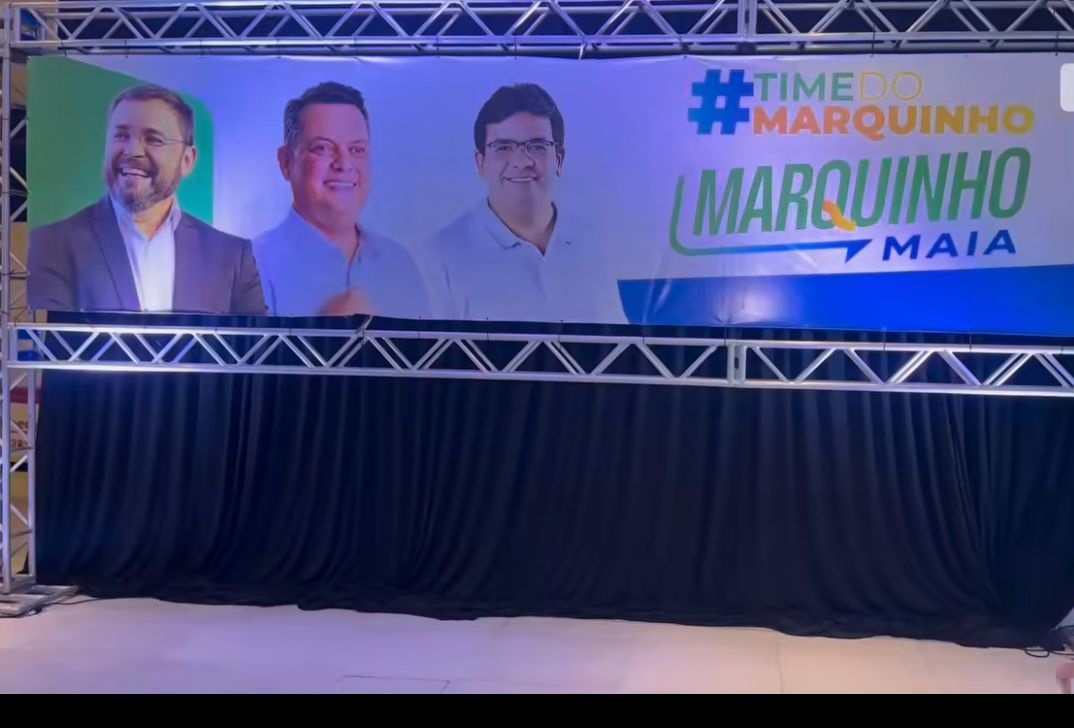 Para a festa, o grande cartaz. Epa, está faltando o cabeça branca Themistocles