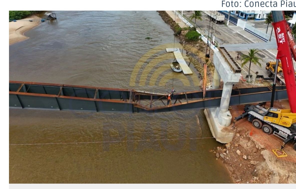 Parte da ponte que ameaça ruir.