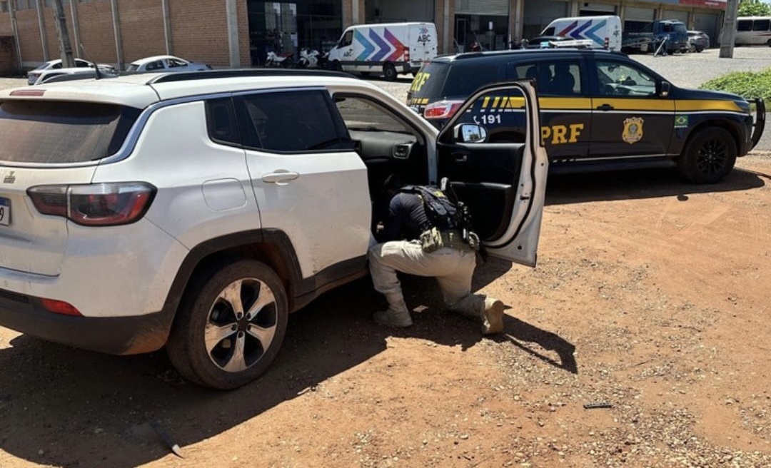 Polícia Federal recupera em Teresina carro roubado no Rio de Janeiro em 2021