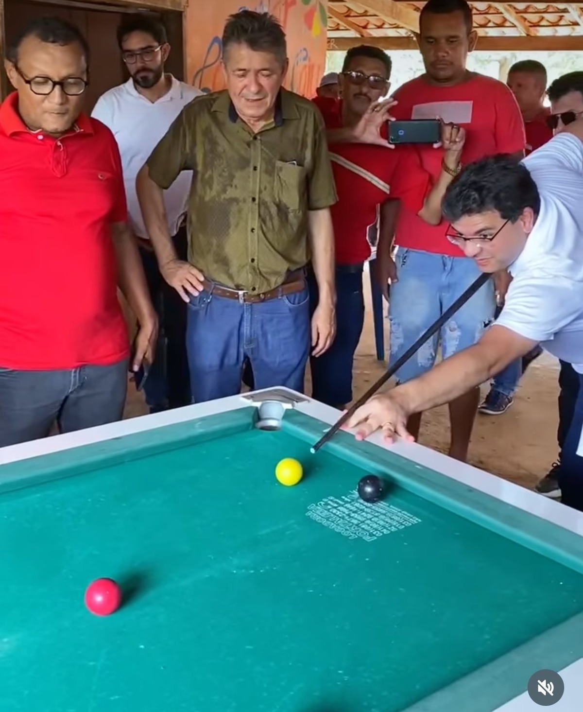 Quem não bateu palma aí, foi tirado da comitiva