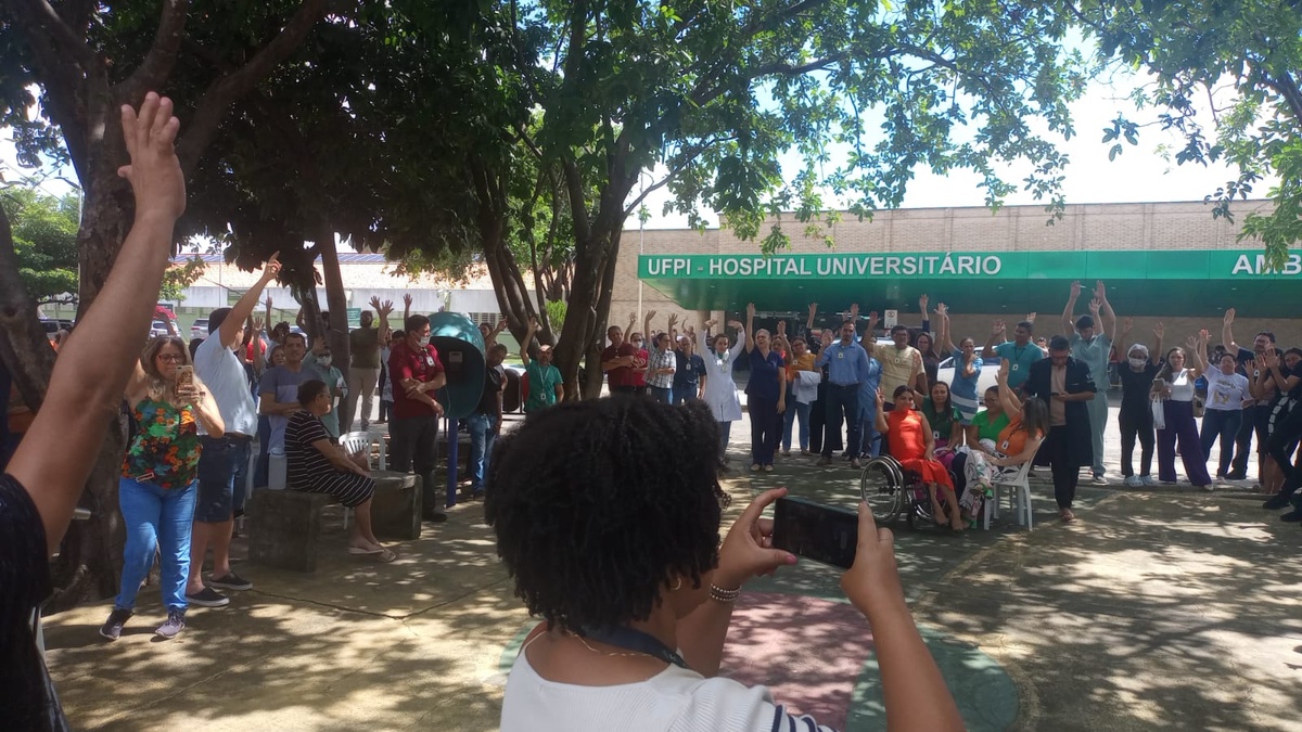 Servidores do HU-UFPI dão início a greve por tempo indeterminado | Portal AZ