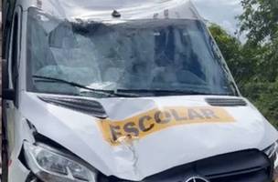 Van desgovernada atropelada e mata um estudante e deixa outro em estado grave (Foto: Reprodução)