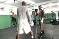 Anderson Silva e filho compartilham o ringue pela 1ª vez, em despedida do MMA