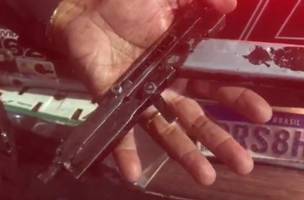Arma caseira apreendida com os suspeitos (Foto: Reprodução)