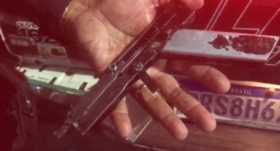 Arma caseira apreendida com os suspeitos