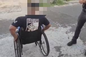 Cadeirante tinha um mandado de prisão em aberto (Foto: Reprodução)