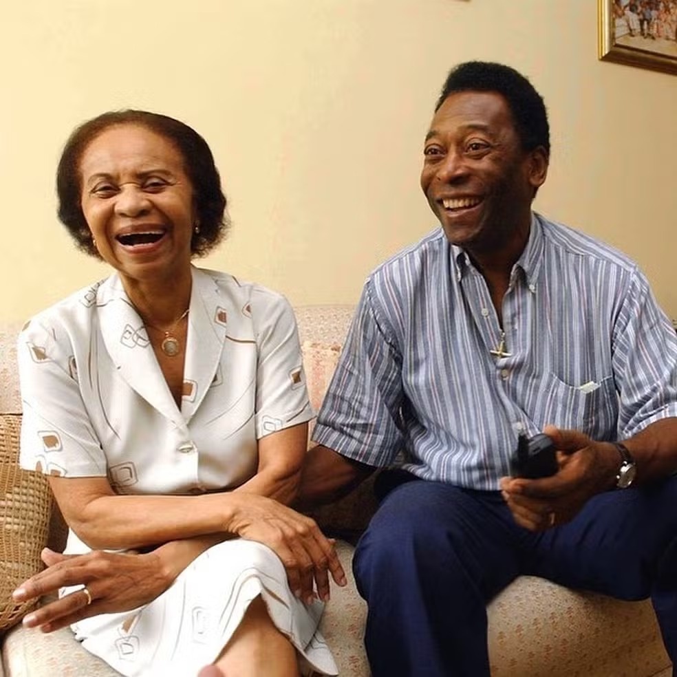Celeste Arantes e seu filho Edson Arantes (Pelé)
