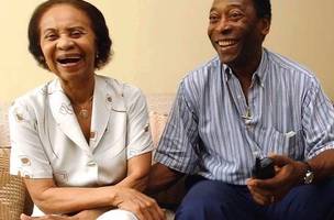 Celeste Arantes e seu filho Edson Arantes (Pelé) (Foto: Reprodução/G1)