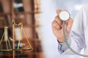Conhecer seus direitos é o primeiro passo para fazê-los valer, afirma o advogado especialista em direito médico, Dr. Samir Coelho, CEO da GRS Defesa Médica, empresa do ramo Médico-Sanitário (Foto: Freepik)