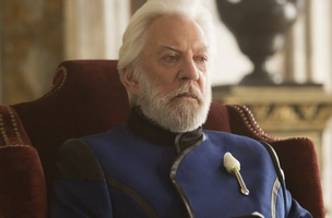 Donald Sutherland como Presidente Snow, em Jogos Vorazes. (Foto: Reprodução)