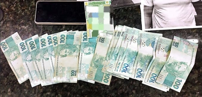 Durante a operação policiais apreenderam um celular, documentos e dinheiro pertencentes à vítima.