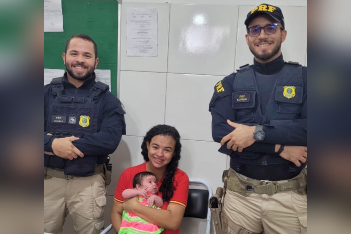 Equipe da PRF salvou bebê engasgado