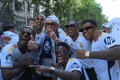 Técnico do Real Madrid recria foto viral ao lado de Vini Jr e Militão