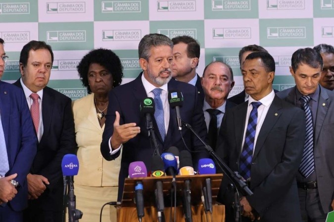 Lira anunciou que uma comissão será formada para discutir o tema no segundo semestre