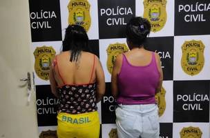 Mãe e filha são presas em flagrante acusadas de comandar boca de fumo em Teresina (Foto: Reprodução)