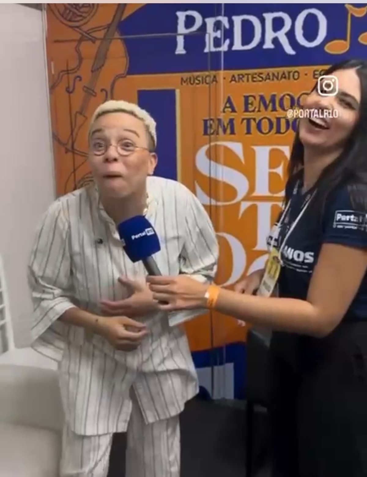 Maria Gadu às gargalhadas com a história do “festival de Inverno” que não tem inverno em Pedro II