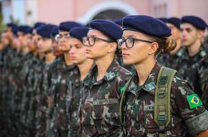 Mulher em escola prepataroria das Forças Armadas (Foto: Reprodução/ Exército Brasileiro, EsPCEx - Escola Preparatória de Cadetes do Exército)