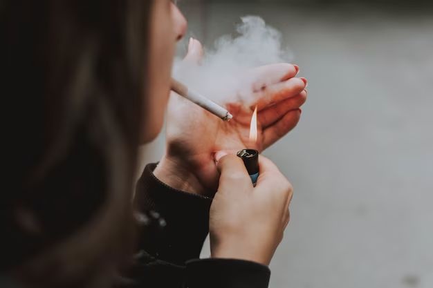 Os efeitos negativos do tabagismo afeta também os chamados "fumantes passivos"