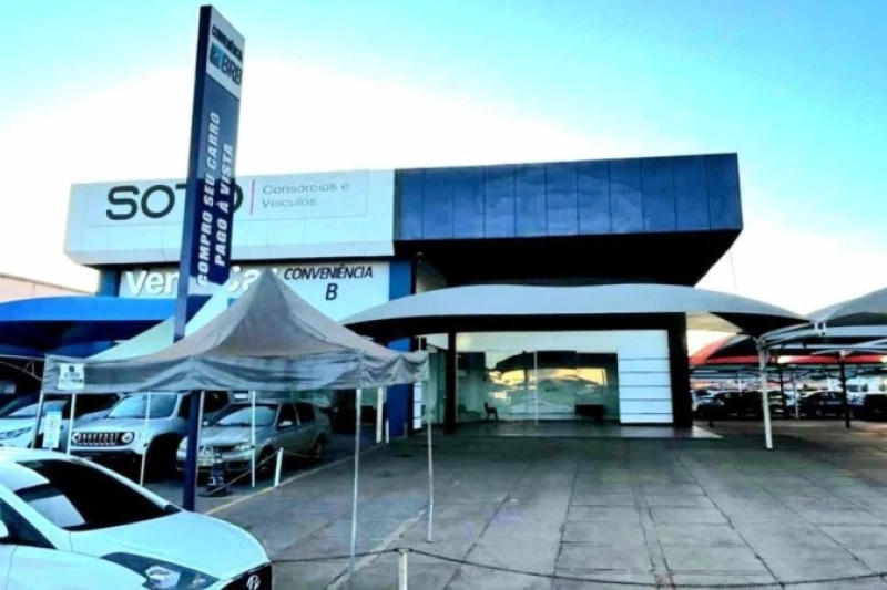 Revendedora de veículos do suspeito