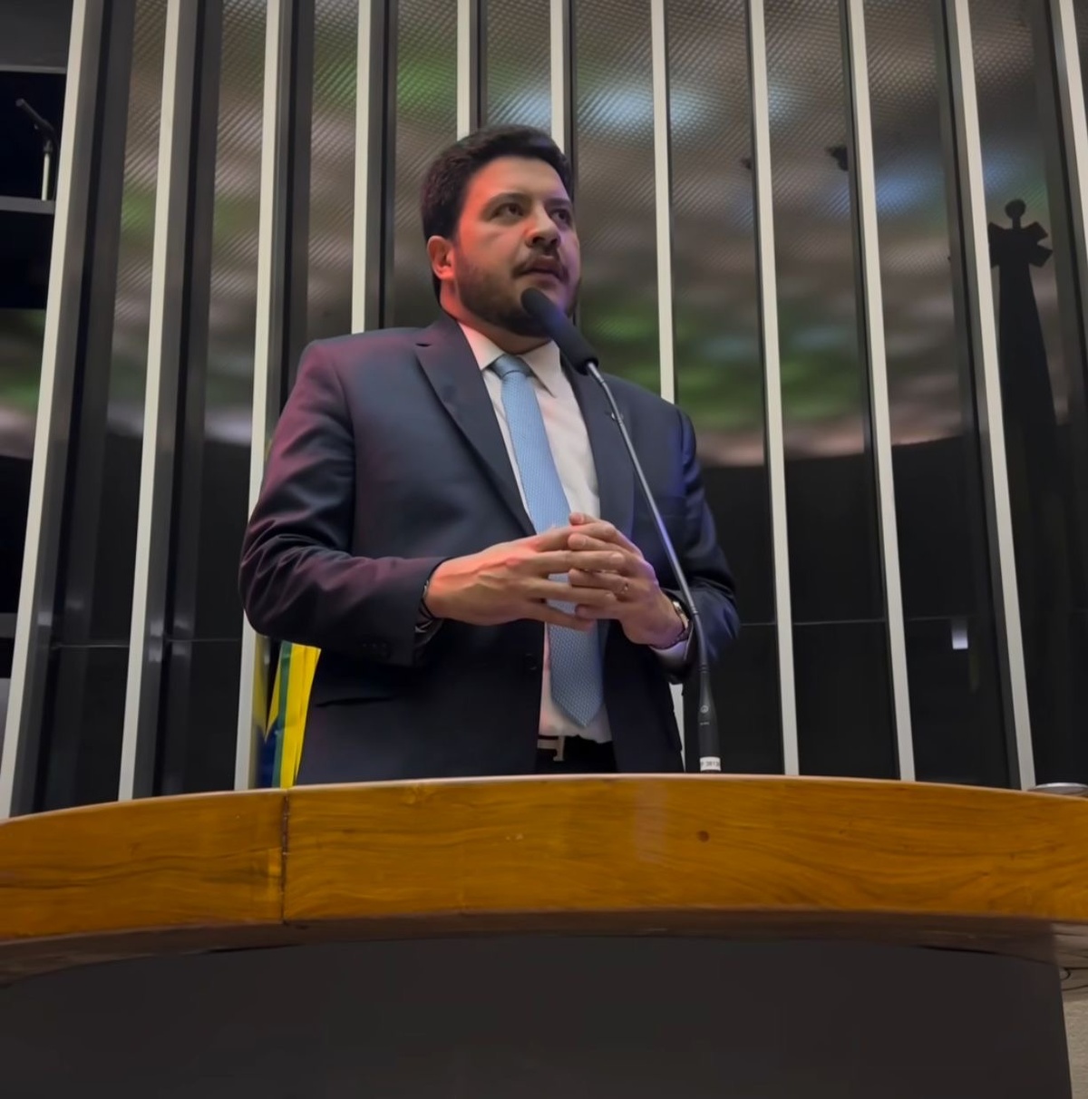 Um mandato para chamar de seu e se defender dos rolos nos negócios? É assim que Jadyel leva a vida, a defendendo de sérias acusações