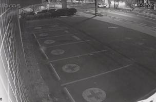Vídeo mostra momento que músico é arremessado para fora do veículo após acidente (Foto: Reprodução)