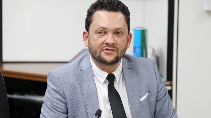 Wrias Moura saiu ou não do grupo Meio Norte? Pelo sim, pelo não, não ficará desempregado. O homem tem 15 empresas