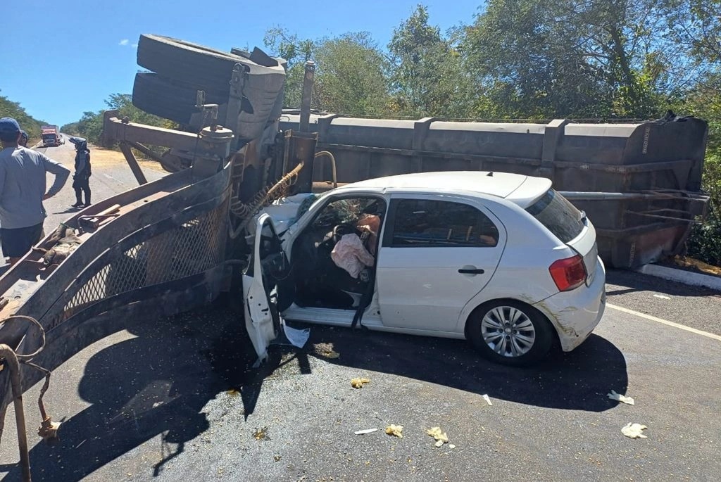 A carreta estava transportando soja.