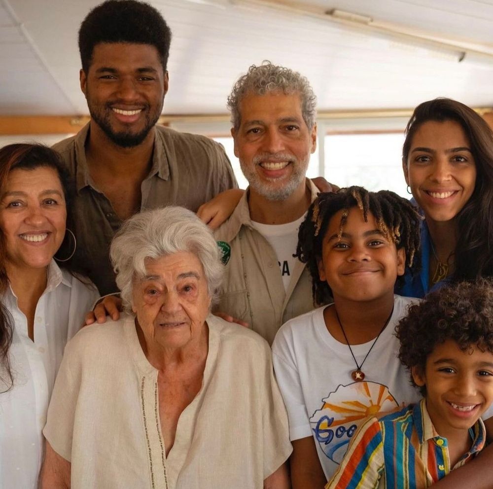 A família inteira acompanhou a atriz no passeio