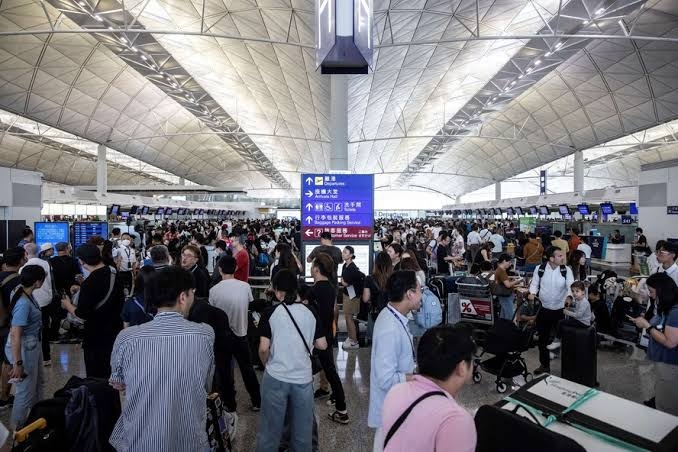 Apagão causou filas e cancelamentos em aeroportos de vários países
