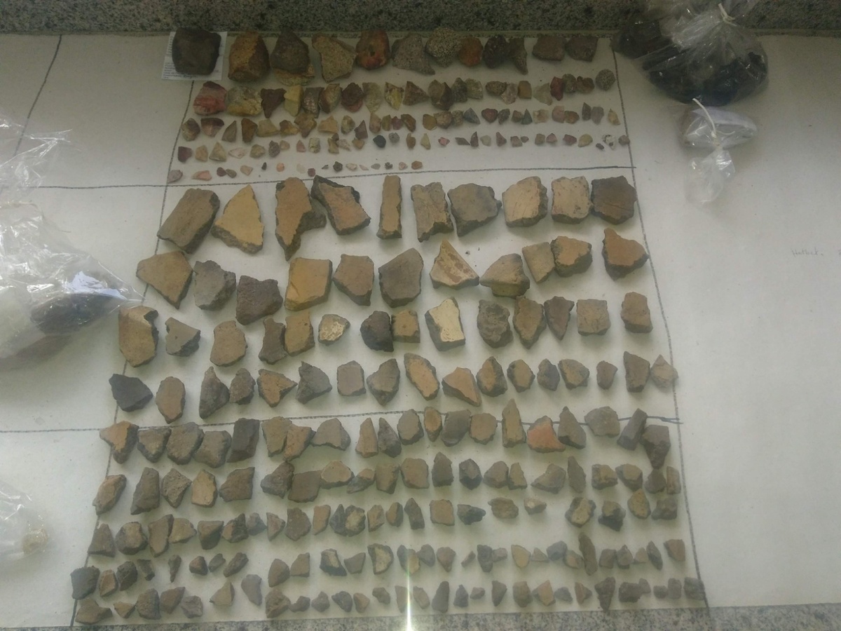 Artefatos de cerâmica localizados em Sítio Arqueólogico nas dependências da UFPI.