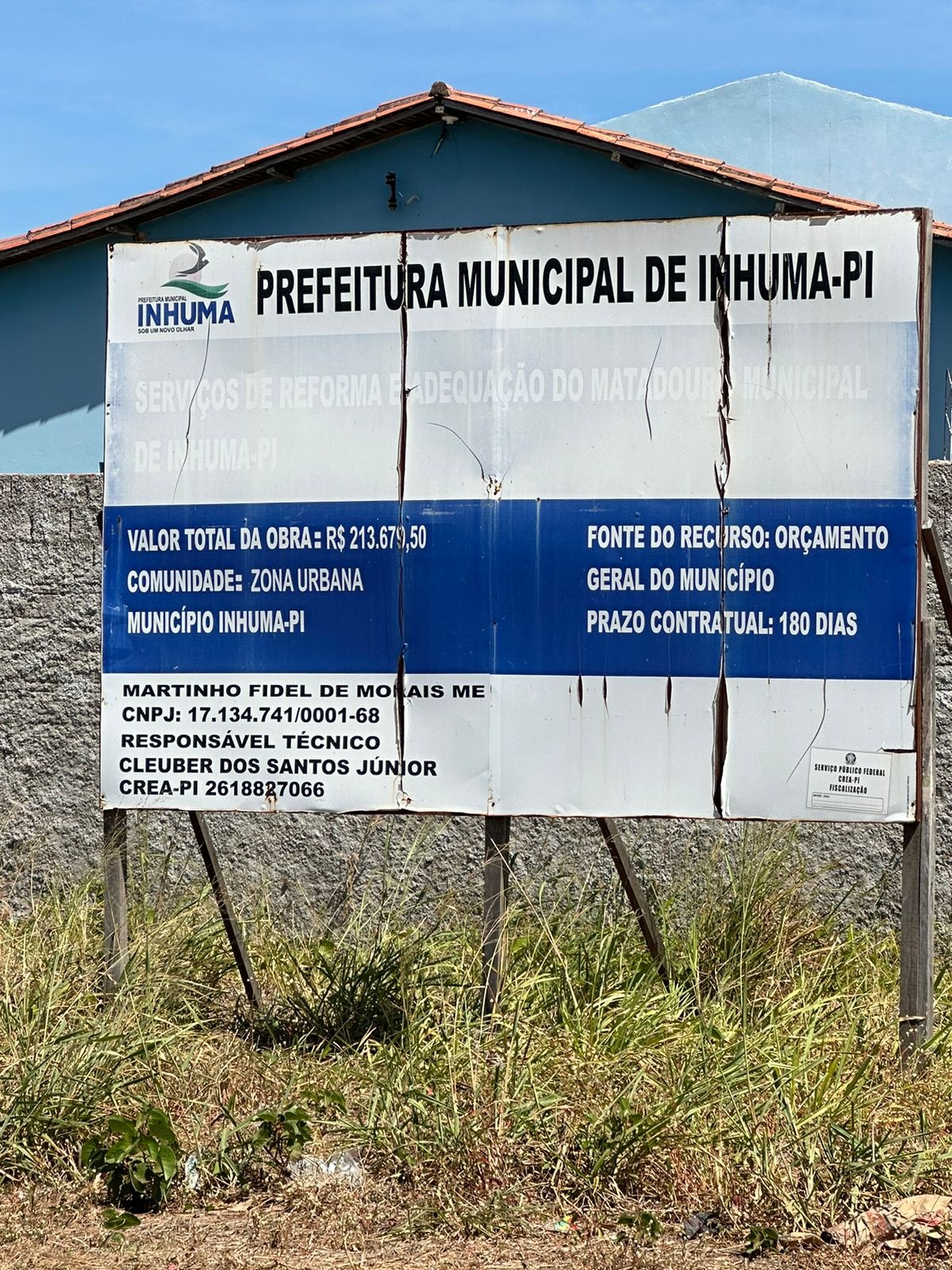 Até a belga placa da obra já não sinaliza quando será a sua conclusão.