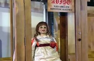Boneca Anabelle do filme estava na exposição (Foto: Reprodução)
