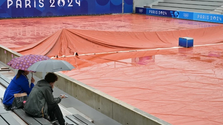 Chuva adia estreia da equipe Brasileira de tênis