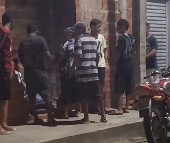 Homem é esfaqueado enquanto comprava espetinho em Oeiras