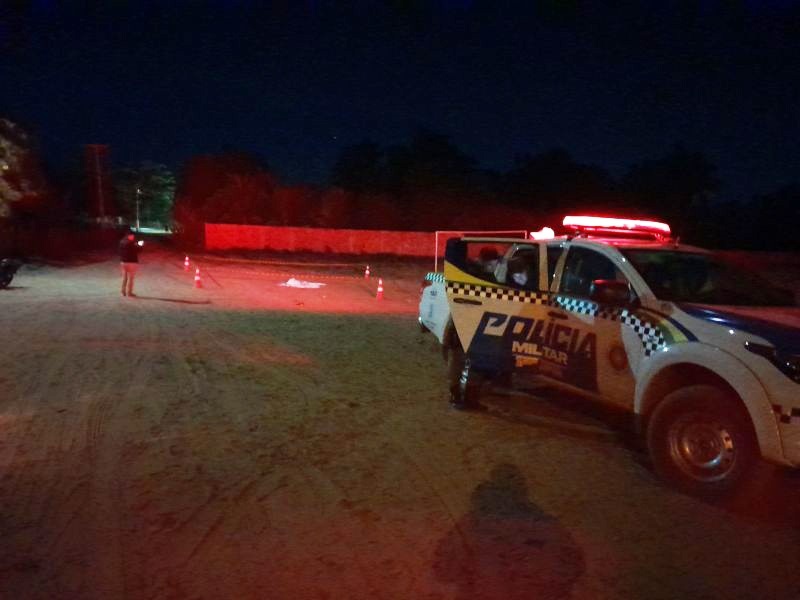Homem é perseguido e morto a tiros dentro de campo de futebol em Pedro II
