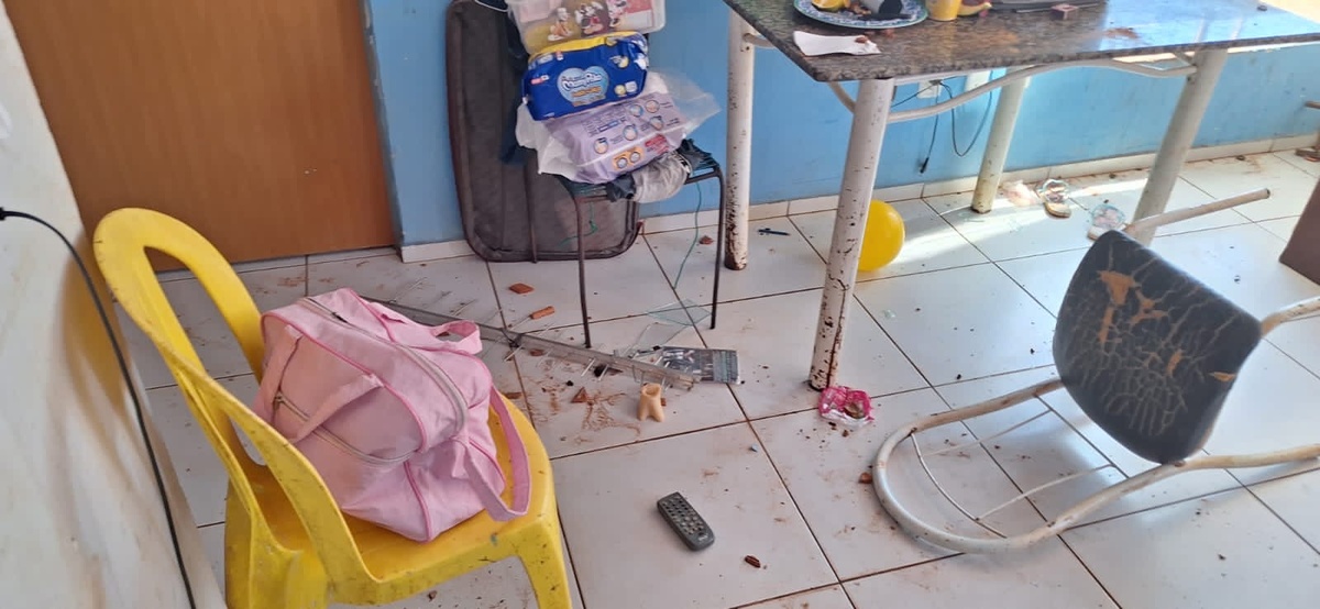 Homem é preso após invadir casa e agredir a ex-namorada e a mãe dela