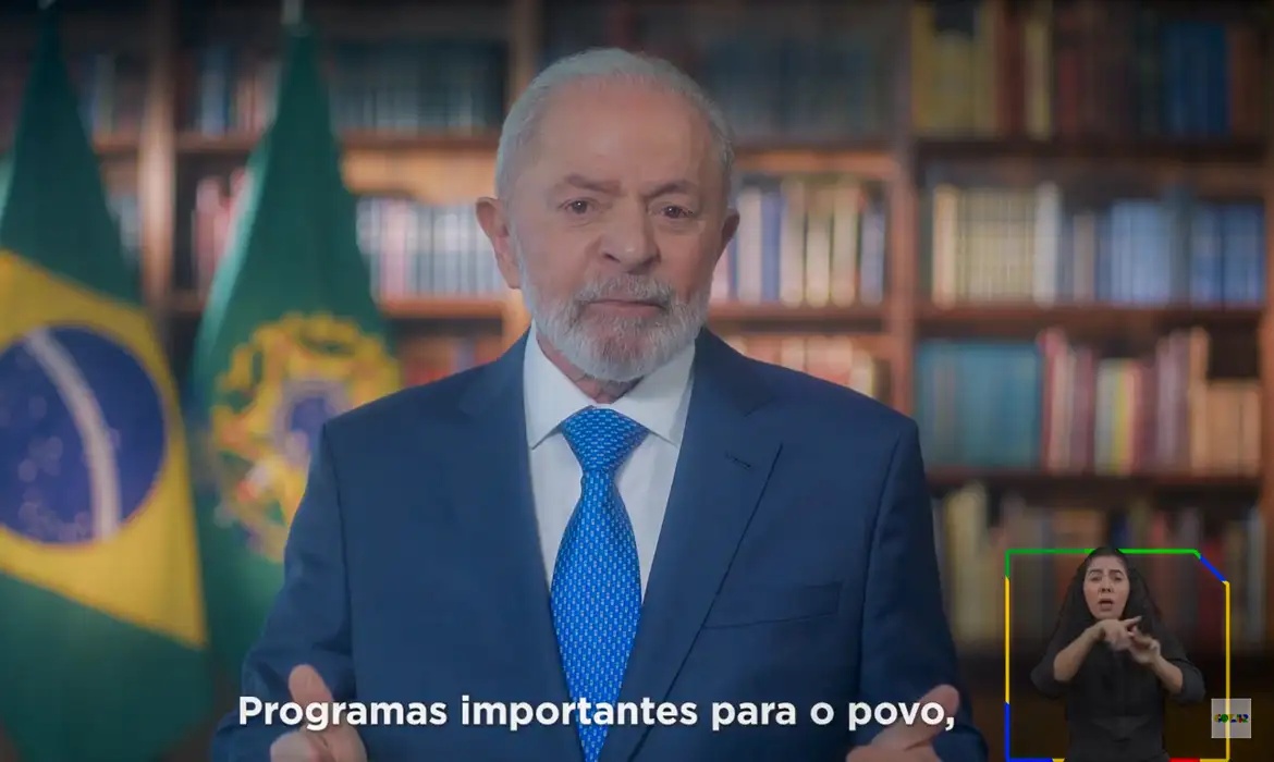 Lula: minha mãe me Ensinou que não se gasta mais que o que se tem. Engana, viu?